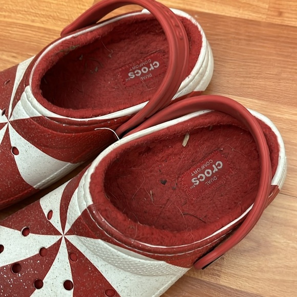Crocs Kids Red and White Clogs Candy Peppermint Fuzzy Inside Size C 13 - Picture 2 of 5